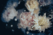 © shironagasukujira - シックな花の背景　スタイリッシュな花のカード　ダークな色合い　ビンテージ