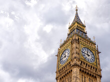 Low Angle View Of Big Ben Against Cloudy Sky In City
