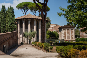 Temple of Hercules (Tempio di Ercole Vincitore) is located on the territory of the Bull Forum.