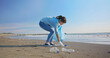 © ryanking999 - Volunteer Keep Clean On Beach