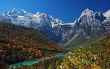 絶景の世界遺産　雲南省 玉龍雪山・藍月谷