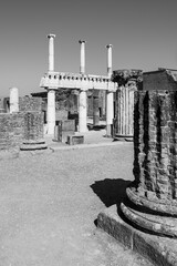 Wall Mural - Black and white photo showing the ruins of ancient roman temple in Pompeii