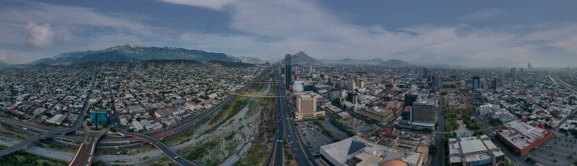 Vista aérea del Río Santa Catarina. Monterrey, México