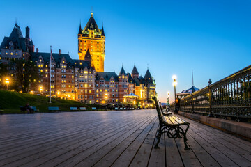 Wall Mural - Chateau Frontenac and Dufferin terrace at night in the Upper town on Old Quebec, Canada