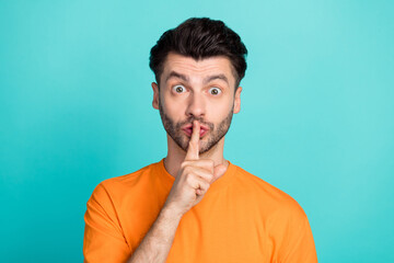 Poster - Photo of young attractive handsome funny guy student finger point cover lips shh silence secret information isolated on aquamarine color background