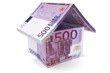 Haus-Symbol zusammengestzt aus 500-Euro-Scheinen