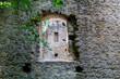 Mauern einer alten Burgruine im Wald, Burgruine Rossstein, Oberpfalz