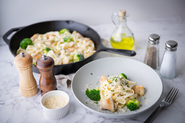 Wall Mural - fettucine alfredo with broccoli and chicken