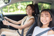 © miya227 - 親子と自動車