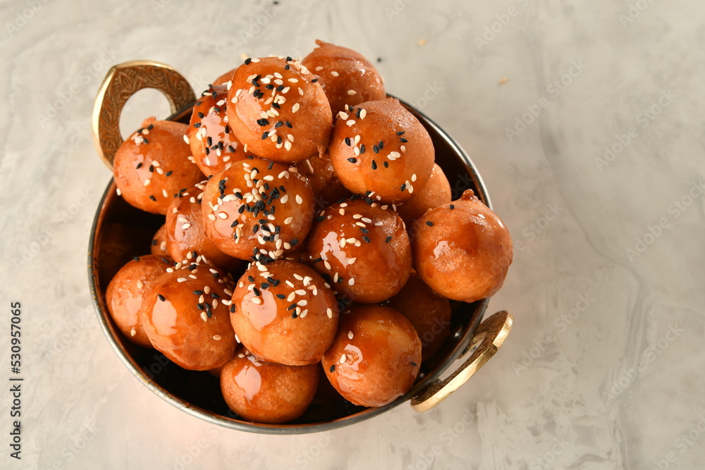 Qattiq suratda dumba Qattiq suratda dumba