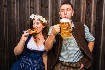 Wall Mural - Oktoberfest, woman and man in Bavarian costume with beer mugs