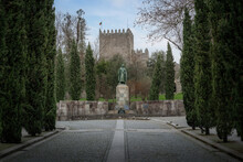 Castle Of Guimaraes And King Afonso Henriques Statue (Afonso I Of Portugal), Sculpted By Soares Dos Reis In 1887 - Guimaraes, Portugal
