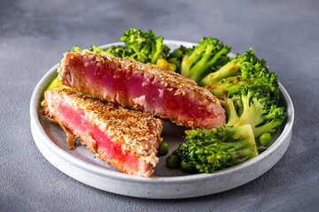 Wall Mural - Baked tuna in sesame with vegetables.