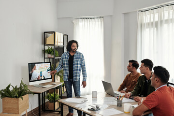 Wall Mural - product manager showing promo video