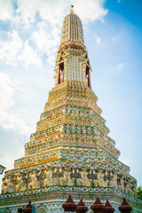 Fototapete - Bangkok beautiful Wat Arun emple of dawn with beautiful sky
