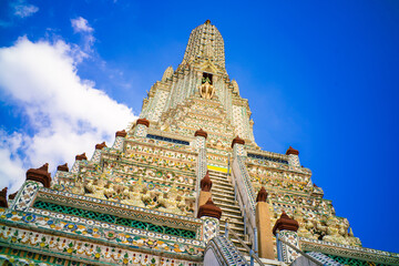 Fototapete - Bangkok beautiful Wat Arun emple of dawn with beautiful sky