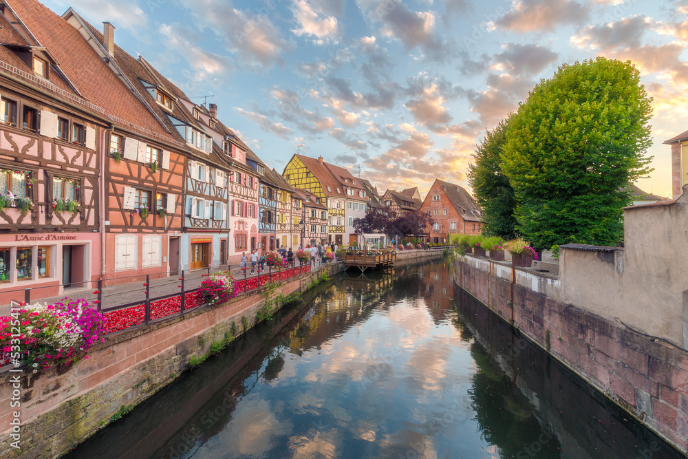 ¿Es real esto? Hotel en el centro histórico de Colmar por SOLO 14 € p/p