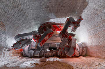 Mining machine cuts layers of mineral ore with saw in quarry