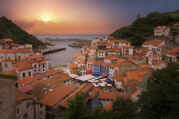 Fototapete - Houses in Cudillero port on cliff in Asturias