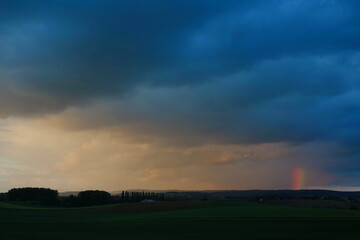 Canvas Print - Wolkenhimmel mit Regenbogen, abends