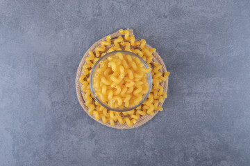 Wall Mural - Raw dry macaroni in glass bowl