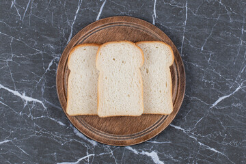 Wall Mural - Top up photo of sliced bread on wooden cutting board