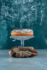 Wall Mural - A glass plate with doughnut and a Christmas wreath