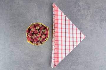 Wall Mural - Bucket of fresh strawberries and tablecloth on marble surface