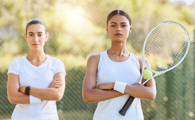 Canvas Print - Women, tennis court and teamwork collaboration in sports workout, training and exercise for competition. Friends portrait, fitness and personal trainer with people, health goals and motivation vision