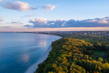 Fototapeta Na ścianę - Piękny zachód słońca nad zatoką Gdańską widziany od strony Gdynia Orłowo w stronę Gdańska, zdjęcie lotnicze  z drona