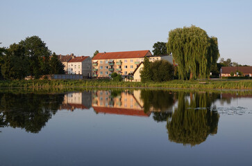 Poster - Dosseteich und alte Gebaeude in Wittstock