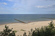 breiter Sandstrand an der polnischen Ostseeküste in Rewal