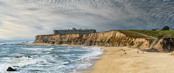 Canvas Print - Panorama view of a hotel over the cliff by the beach 