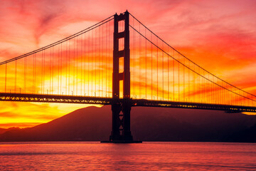 Canvas Print - Scenic sunset over the Golden Gate Bridge