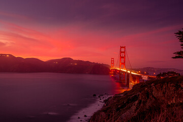 Poster - Panoramic view of the Golden Gate Bridge at night
