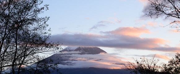 日本の風景、夕焼けのきれいな富士山　日本の世界遺産　風景背景