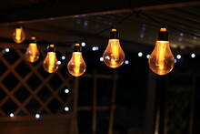 Solar Lamps Lit In The Evening In The Garden Gazebo.
Lampy Solarne Zapalane Wieczorem W Altanie Ogrodowej.