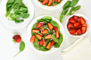 Canvas Print - Salad with strawberry, red onion and spinach