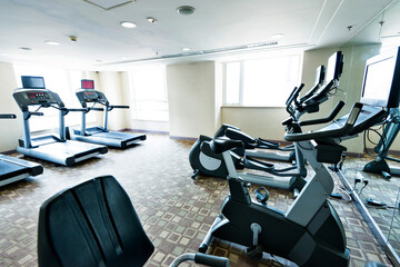 Canvas Print - Group of treadmills in modern gym