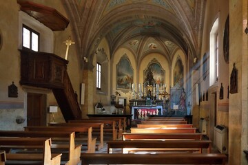 Wall Mural - Chiesa parrocchiale dedicata a San Vittore Isola dei pescatori Lago Maggiore