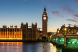 Fototapeta Big Ben - The Parliament of England on the background of a dramatic sky, a beautiful evening cityscape