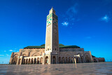Fototapeta  - La mosquée Hassan-II Maroc. Érigée en partie sur la mer, elle est un complexe religieux et culturel, aménagée sur neuf hectares et comporte une salle de prières, une salle d'ablutions, des bains.