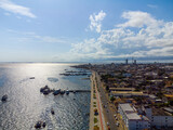 Fototapeta Londyn - Aerial view of the coastline of the city of Santarèm in the state of Parà in Brazil. Nice city on the banks of the Rio Amazonas