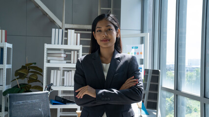 Wall Mural - asian business woman working at office