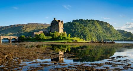 Sticker - Eilean Donan Castle panorama in Scotland