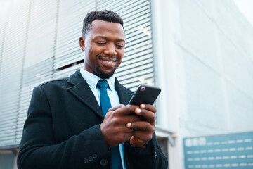 Canvas Print - Phone, happy black man and business in city, street or outdoors on social media, web browsing or text message. Employee, entrepreneur and male in Nigeria internet surfing or research on 5g mobile app