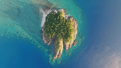 Wall Mural - Aerial drone flight over Arkhurst Island, a small islet next to Hayman Island, a luxury resort hotel in the Whitsunday Islands group near the Great Barrier Reef in Queensland, Australia. Zooming out.