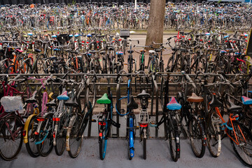 bicicle paking crowded