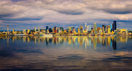 Sticker - Seattle skyline panorama with reflection in water