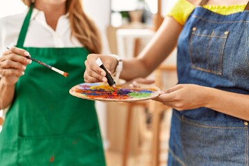 Canvas Print - Mother and daughter drawing at art studio